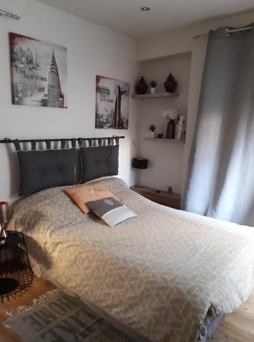 Llit o llits en una habitació de Les violettes