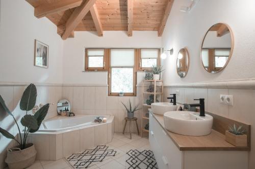 Un baño de Home@Moos