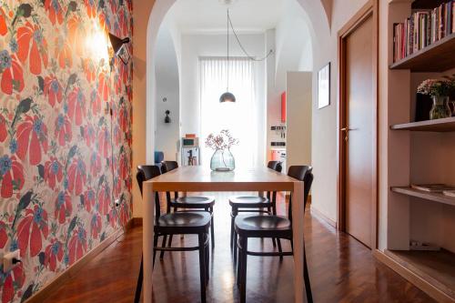 TrastevereHome- Garibaldi Apartment, World Around Corner