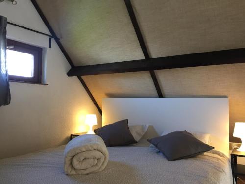 a bedroom with a large bed with two lamps at vakantiehuisje 007 in Koksijde
