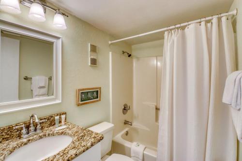 Gallery image of Gulf Shores Surf & Raquet Club Condos in Gulf Shores