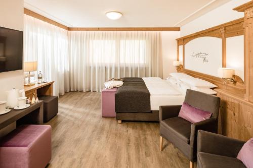 TV a/nebo společenská místnost v ubytování Giardin Boutique Hotel B&B
