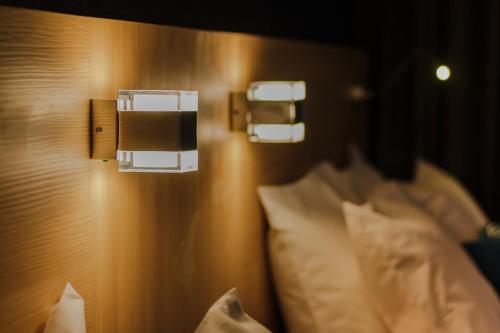 a hotel room with a bed with white pillows at Hotel Kavia Monterrey in Monterrey