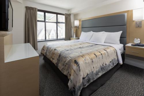 The Crystal Lodge Image