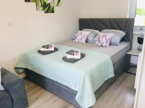 Ένα ή περισσότερα κρεβάτια σε δωμάτιο στο Apartamenty Pod Cisem