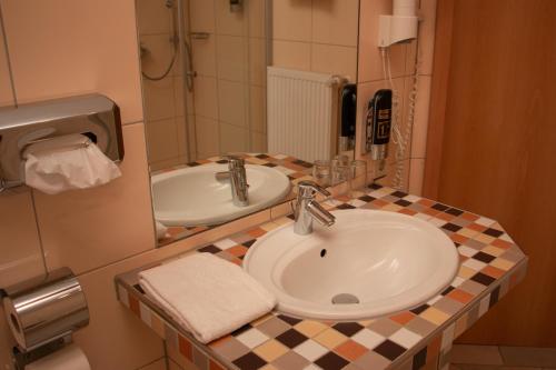 Koupelna v ubytování Hotel-Restaurant Laux