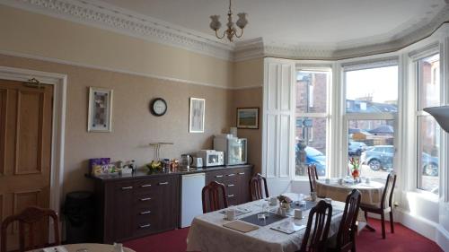 Η κουζίνα ή μικρή κουζίνα στο Lindean Guest House