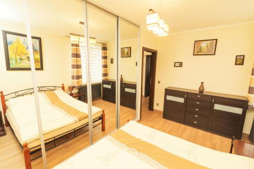Postel nebo postele na pokoji v ubytování Apartament Kapitański