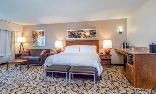 Holiday Inn Stevens Point - Convention Center by IHGにあるベッド