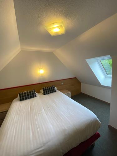 Postel nebo postele na pokoji v ubytování Sancy Resort