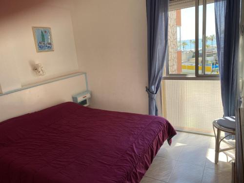 A bed or beds in a room at SUN and BEACH lovers apartemento 14119