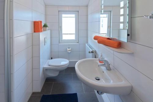 Ένα μπάνιο στο Ferienwohnung Kapitäns-Loft