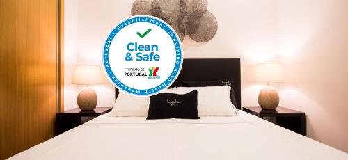 a sign that says clean and safe above a bed at Bugalha My Loft Douro 3 in Peso da Régua
