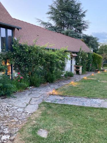 a house with a pathway leading to a yard at Villa Nymphea in Saint-Pierre-dʼAutils