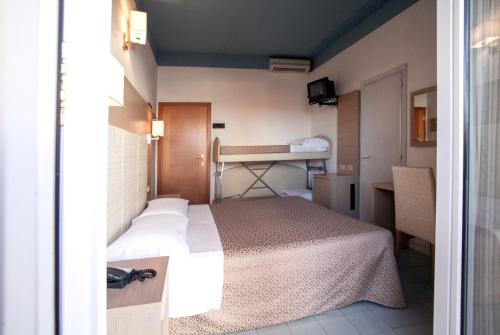 Postel nebo postele na pokoji v ubytování Hotel Fra I Pini