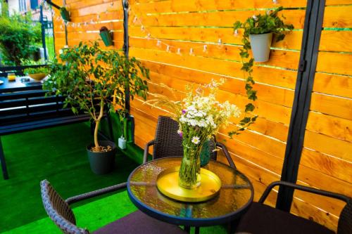 Un jardín fuera de Moonlight Visoko