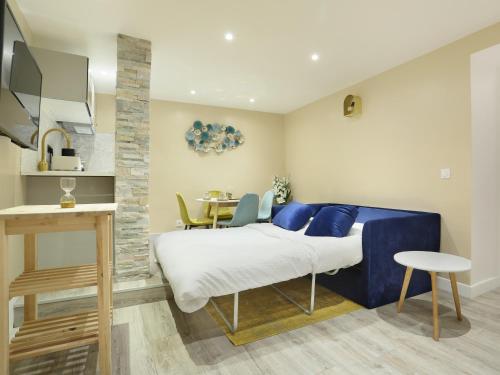 Rent a Room - Apartment St Honore