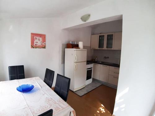 A kitchen or kitchenette at Apartment Marica