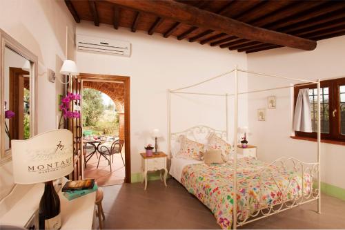 Tempat tidur dalam kamar di B&B Le Cascatelle di Saturnia