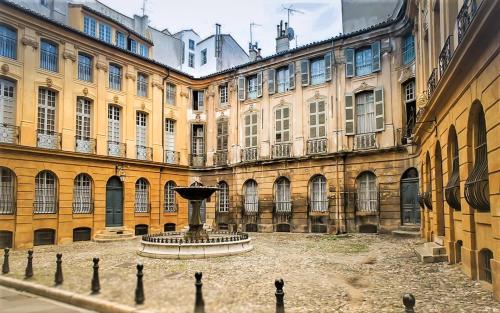 Hote-Aix-Centre-garage-piscine