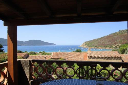 アピエットにあるDemi villa à 150m de la plage avec vue sur merのバルコニーからの海の景色