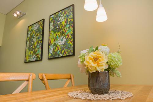 a vase filled with flowers sitting on a table at RAFAEL KAISER - Premium Apartments - Contactless Check-In in Vienna