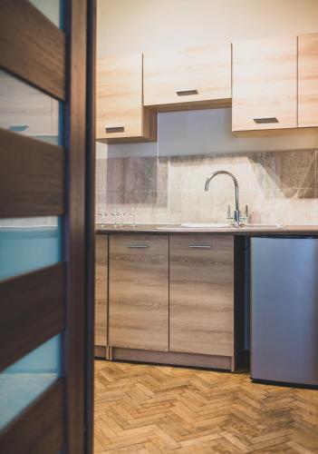 Cybulskiego Guest Roomsにあるキッチンまたは簡易キッチン