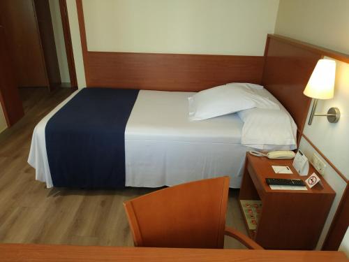 Postel nebo postele na pokoji v ubytování Hotel RH Sorolla Centro