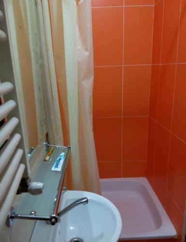 a bathroom with a sink and a toilet and a tub at Racu in Komrat