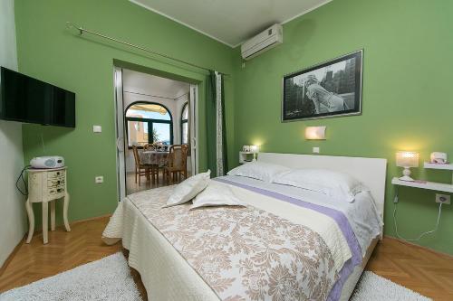 Postel nebo postele na pokoji v ubytování Villa Palma Apartments