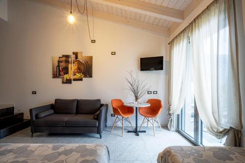 a living room with a couch and a table at Arbulé Agriturismo & Spa Valtellina in Poggiridenti
