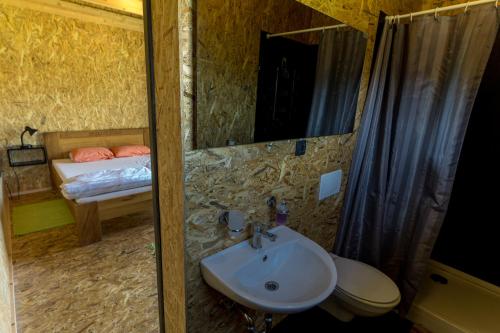 A bathroom at Horse Glamping Park