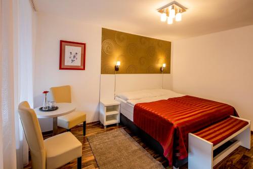 Posteľ alebo postele v izbe v ubytovaní Riviéra Rooms Vendégszobák