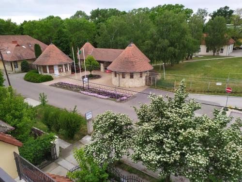 an aerial view of a village with houses and a street at Szilvia Panzió Gyomaendrőd in Gyomaendrőd