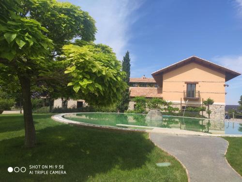 a house with a pool in the yard at Finca La Calancha in Cuerva