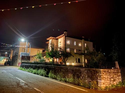 a street at night with a building and a street light at Hotel La Cuna del Sella in Oseja de Sajambre