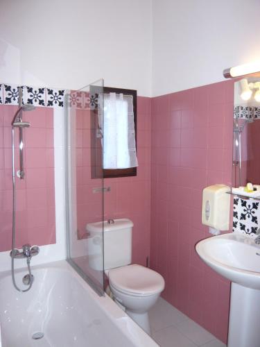 Ένα μπάνιο στο Hotel Mistral