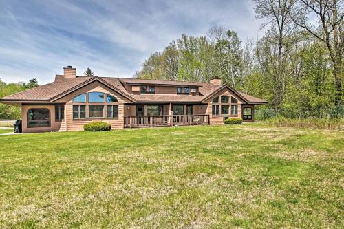 Φωτογραφία από το άλμπουμ του Townhouse on 18-Hole Golf Course with Pool! σε Γούντστοκ