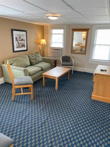 Χώρος καθιστικού στο The Admiral Hotel/Motel