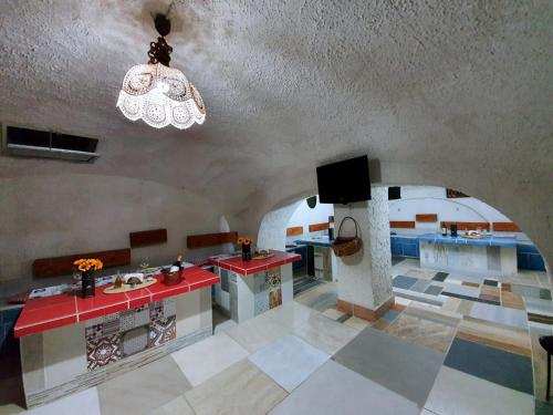 a living room with a kitchen and a chandelier at B&B Cappotto civico 48 in Pompei