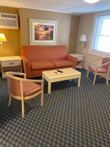 Χώρος καθιστικού στο The Admiral Hotel/Motel