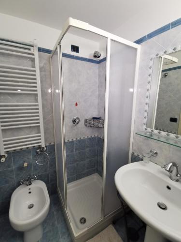Ένα μπάνιο στο Residence Eden