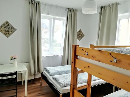 Postel nebo postele na pokoji v ubytování House LA Neuschwanstein Blick - Budget City Hotel