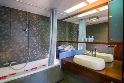 Kúpeľňa v ubytovaní La Casa di Pietra Villas