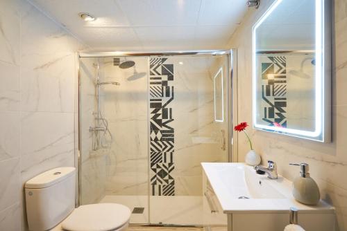 a bathroom with a shower and a toilet and a sink at Apartamento Málaga City Center in Málaga