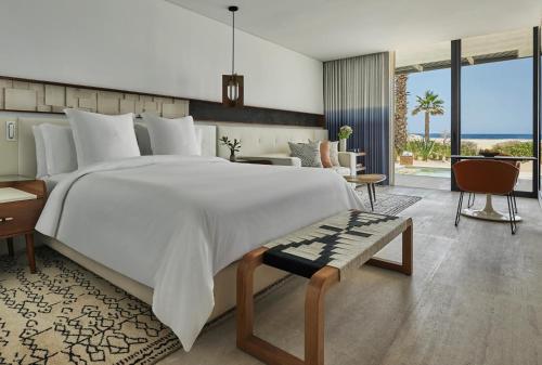 Postel nebo postele na pokoji v ubytování Four Seasons Resort Los Cabos