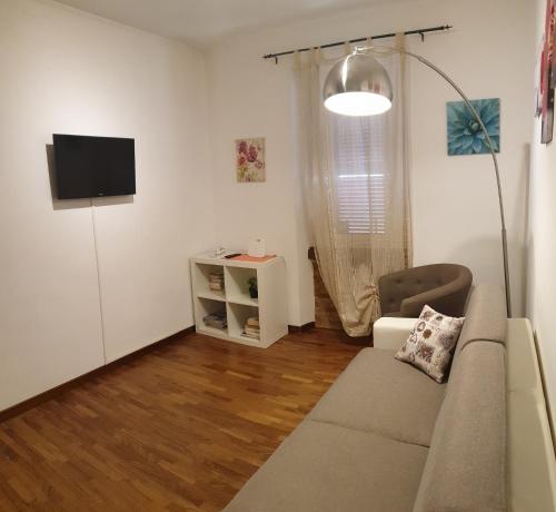 Televízia a/alebo spoločenská miestnosť v ubytovaní Casa Tua sul Tetto di Roma