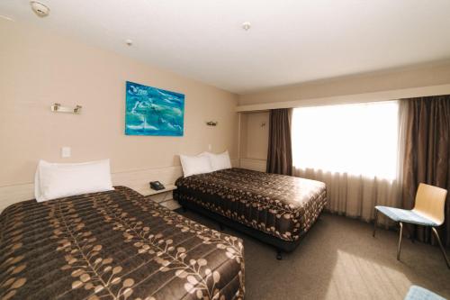 Una cama o camas en una habitación de Brydone Hotel Oamaru