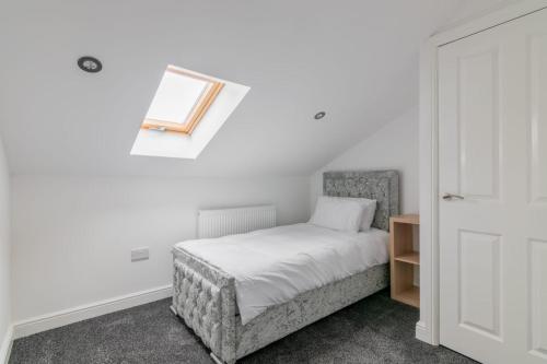 a small bedroom with a bed and a window at Fantastic brand new Rooms in Bury