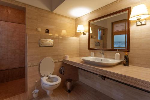 Et badeværelse på Luxury Private House in City Center